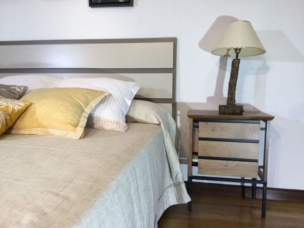 Mesita Atenea 3 cajones